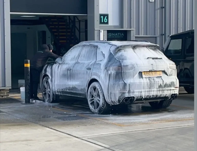 Owner of Signatia snow-foaming a Porsche Cayenne Turbo.